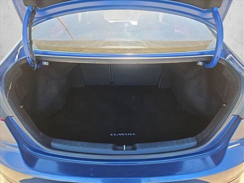 Used 2017 Hyundai Elantra SE w/ SE A/T Tech Package 03 image 6