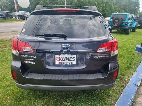 Used 2010 Subaru Outback 2.5i Premium AWD/4WD image 7