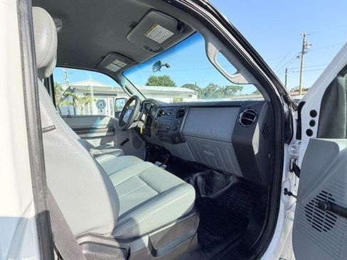 Used 2013 Ford F550 4x4 Regular Cab Super Duty w/ High Capacity Trailer Tow Pkg image 13
