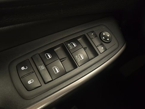 Used 2019 Jeep Cherokee Limited image 24