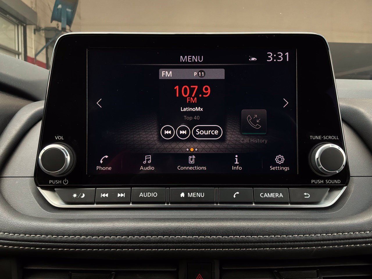 Used 2025 Nissan Rogue SV FWD image 32