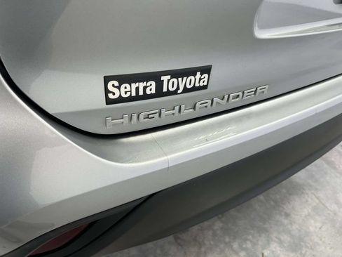 Used 2024 Toyota Highlander XLE FWD image 10