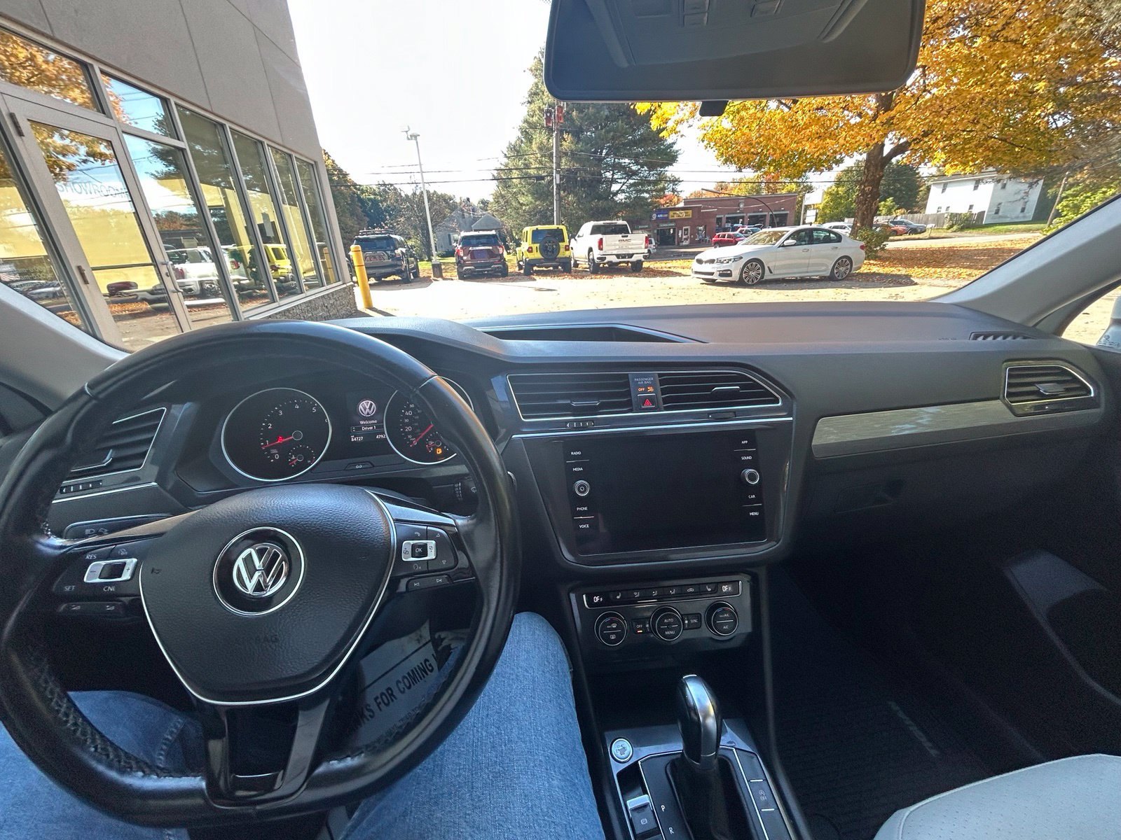 Used 2018 Volkswagen Tiguan SE AWD/4WD image 16
