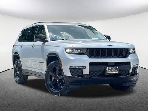 Used 2023 Jeep Grand Cherokee L Limited w/ Black Appearance Package AWD/4WD image 2