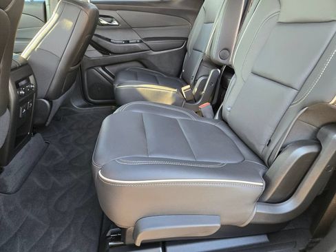 Used 2023 Chevrolet Traverse Premier FWD image 11