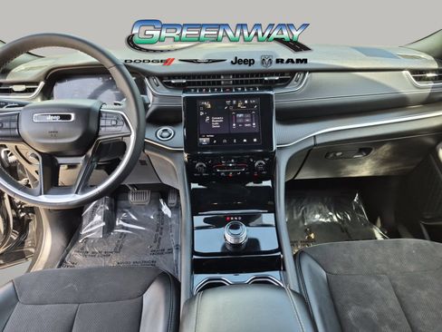 Used 2023 Jeep Grand Cherokee L Altitude AWD/4WD image 11