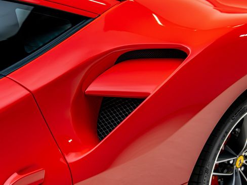 Used 2018 Ferrari 488 GTB RWD image 24