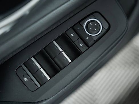 New 2026 Toyota Prius Plug-In Hybrid FWD image 38
