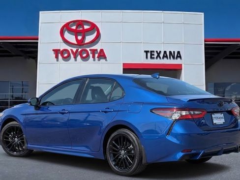 Used 2025 Toyota Camry SE image 2