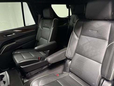 Used 2023 Cadillac Escalade Premium Luxury AWD/4WD image 28