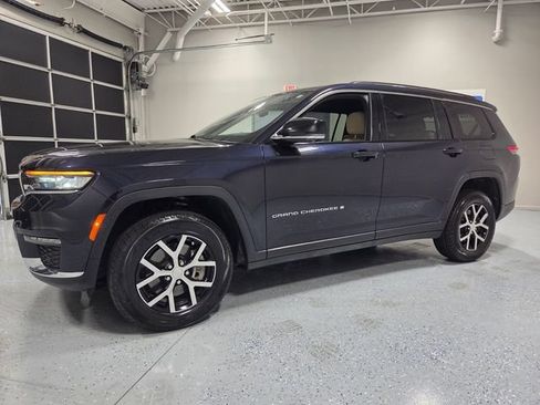 Used 2023 Jeep Grand Cherokee L Limited w/ Luxury Tech Group II RWD image 3