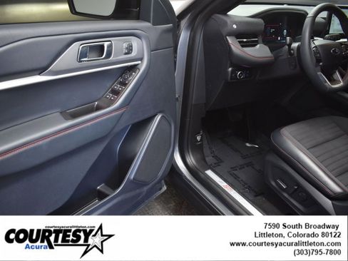 Used 2025 Ford Explorer ST-Line w/ Premium Package image 6