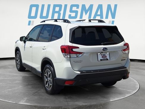 Certified 2022 Subaru Forester Premium AWD/4WD image 4