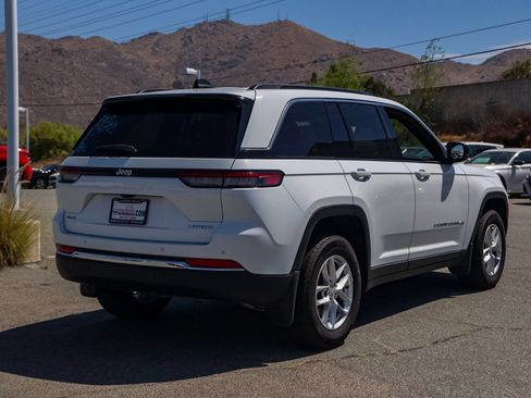 Used 2025 Jeep Grand Cherokee Laredo X AWD/4WD image 4