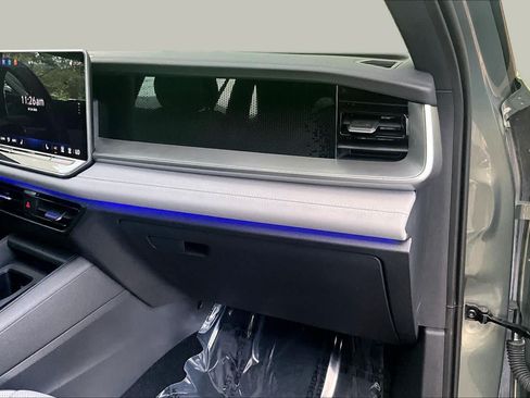 Certified 2025 Volkswagen Tiguan SE R-Line AWD/4WD image 19