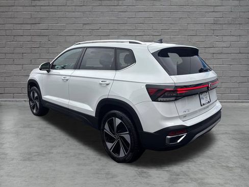 Used 2026 Volkswagen Taos SE AWD/4WD image 5