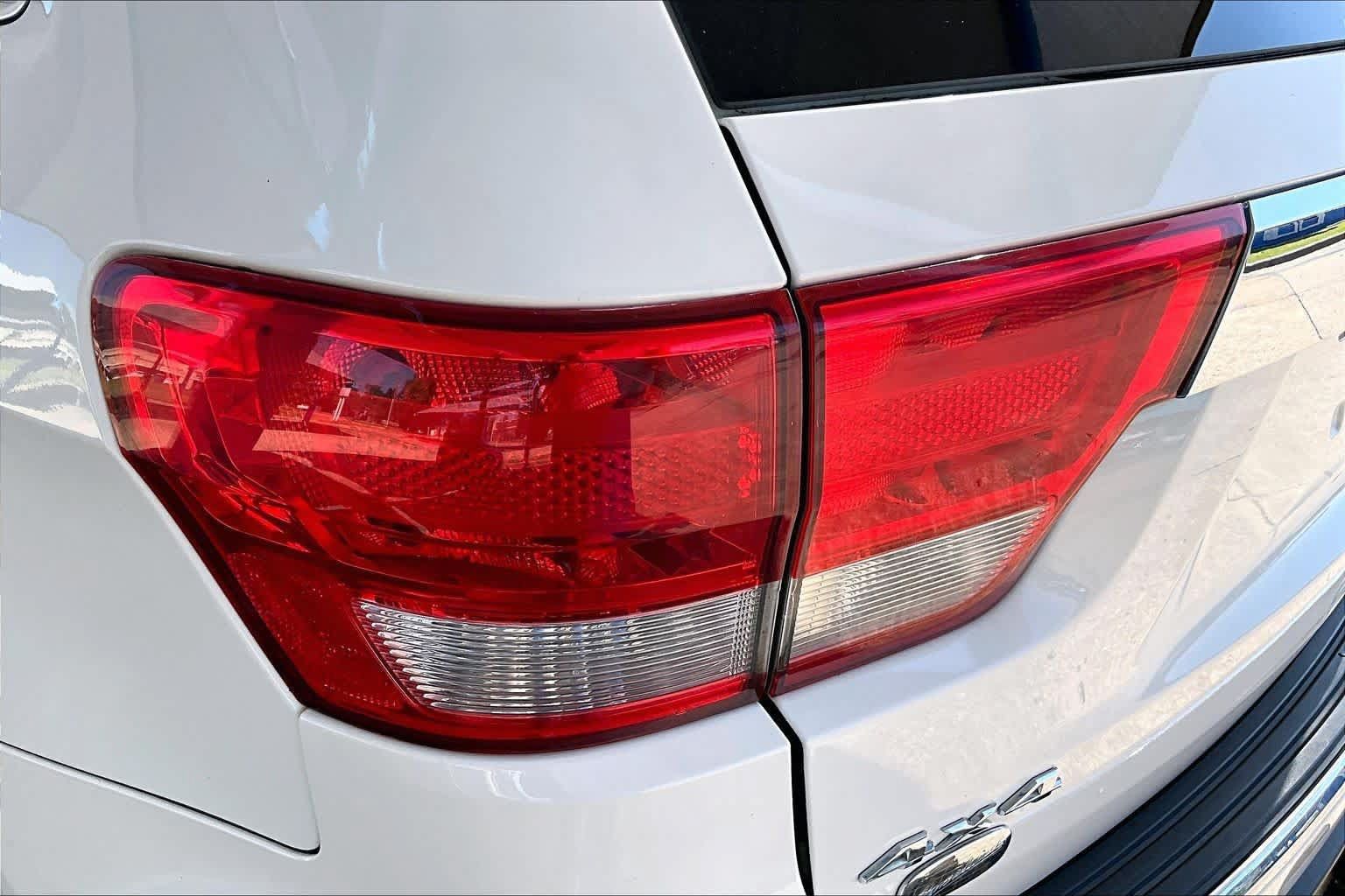 Used 2012 Jeep Grand Cherokee Overland AWD/4WD image 28