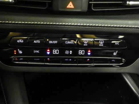 Used 2023 Buick Envision Essence w/ Sport Touring Package AWD/4WD image 32