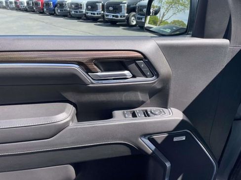 Used 2024 Chevrolet Silverado 1500 LT Trail Boss w/ Convenience Package II image 12