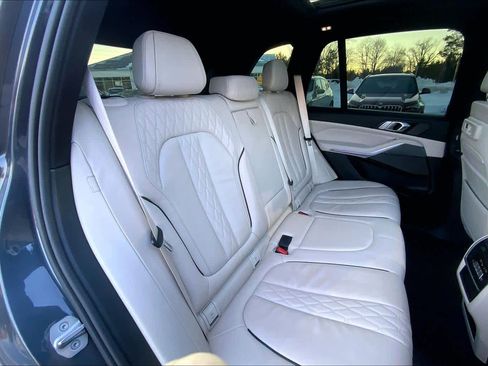 Used 2019 BMW X5 xDrive50i w/ M Sport Package image 20