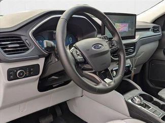New 2025 Ford Escape SE w/ PHEV Premium Package FWD video 3