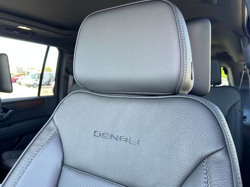 New 2026 GMC Yukon XL Denali w/ Denali Reserve Package AWD/4WD image 16