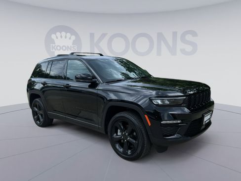 Used 2024 Jeep Grand Cherokee Limited w/ Black Appearance Package AWD/4WD image 2