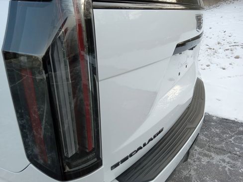 Used 2026 Cadillac Escalade Platinum Sport w/ LPO, ONYX Package image 8