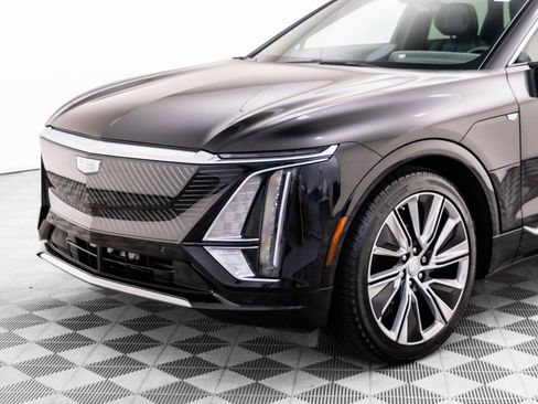 Certified 2025 Cadillac Lyriq Luxury w/ LPO, Floor Liner Package AWD/4WD image 37