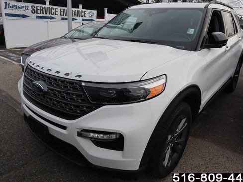 Used 2022 Ford Explorer XLT w/ Equipment Group 202A image 5