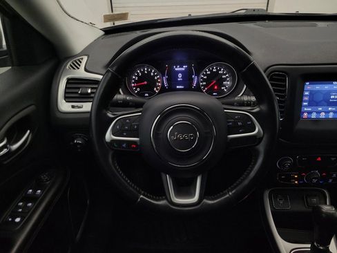 Used 2020 Jeep Compass Latitude FWD image 22