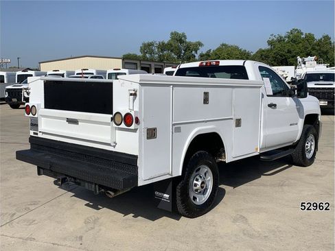 Used 2015 Chevrolet Silverado 2500 W/T RWD image 2