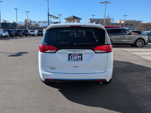 Used 2017 Chrysler Pacifica Touring-L w/ Tire & Wheel Group image 7