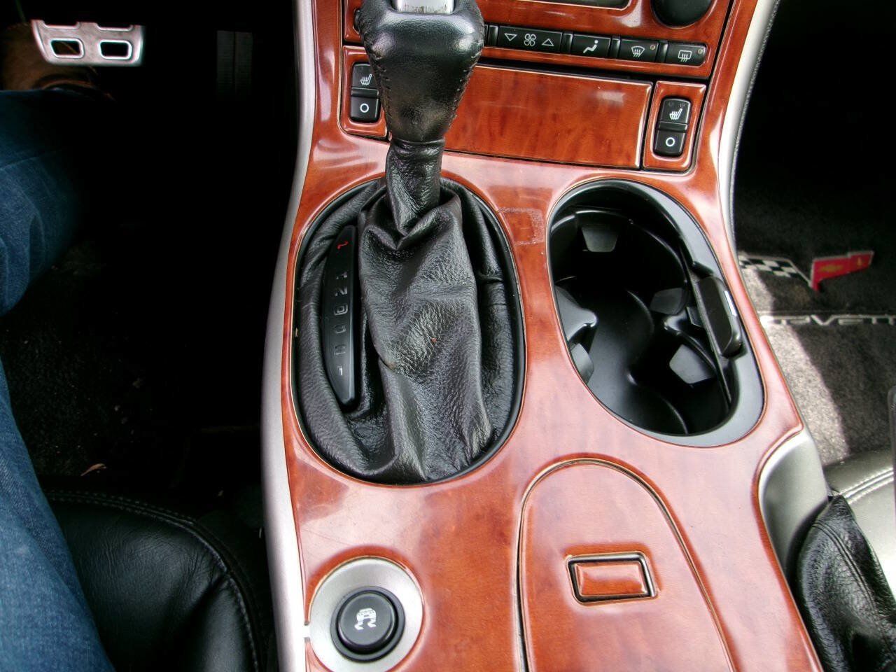 Used 2005 Chevrolet Corvette Coupe w/ Preferred Equipment Group RWD image 16
