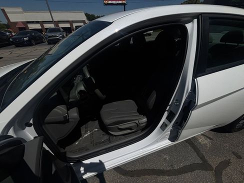 Used 2025 Hyundai Elantra SEL FWD image 28