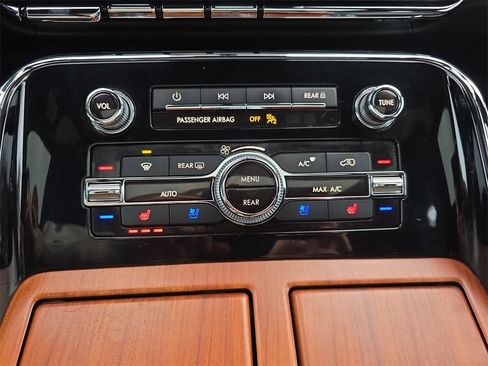 Used 2019 Lincoln Navigator L Reserve image 23