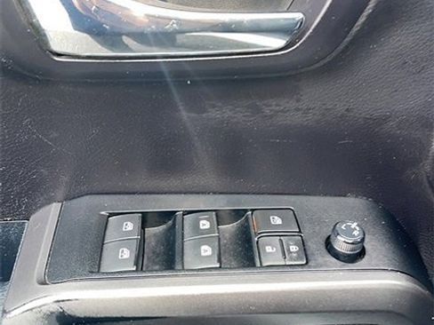 Used 2020 Toyota Tacoma SR image 8