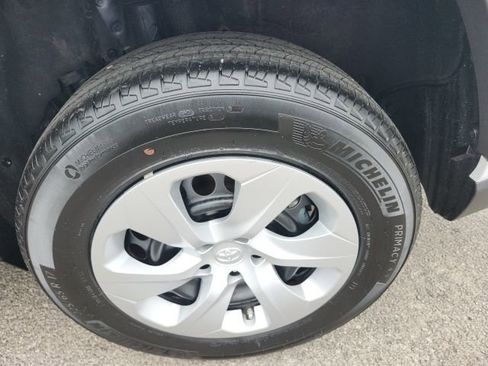 Used 2024 Toyota RAV4 LE image 6