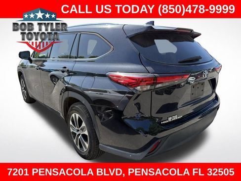 Used 2020 Toyota Highlander XLE image 1