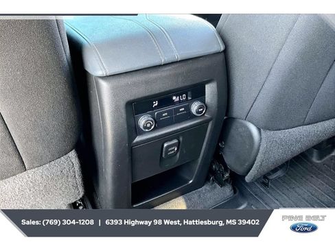 Used 2020 Chevrolet Traverse LT FWD image 25
