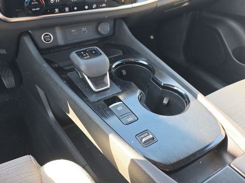 Used 2021 Nissan Rogue SV image 16