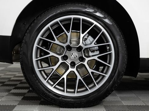 Used 2016 Porsche Macan S w/ Infotainment Package image 41