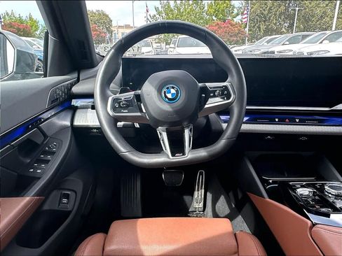 Used 2025 BMW i5 xDrive40 w/ Executive Package AWD/4WD image 11