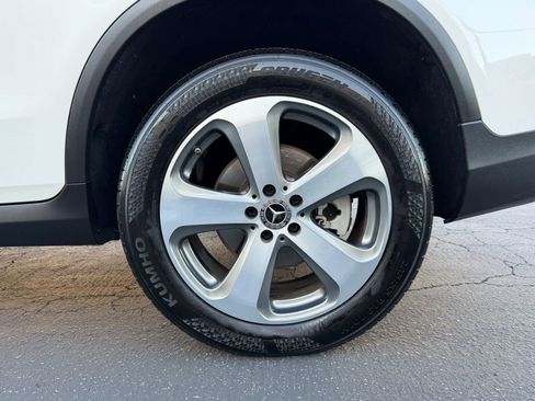 Used 2019 Mercedes-Benz GLC 300 w/ Premium Package image 29