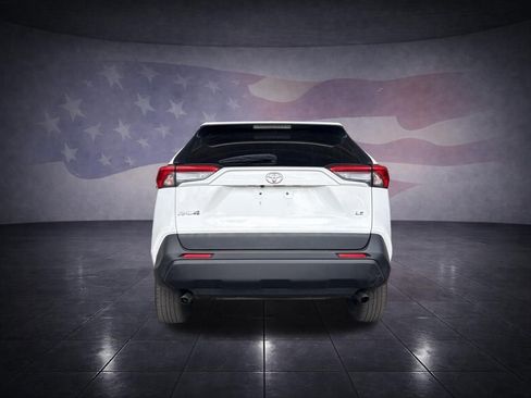Used 2020 Toyota RAV4 LE FWD image 4