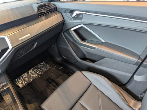 New 2025 Audi Q3 2.0T Premium image 11