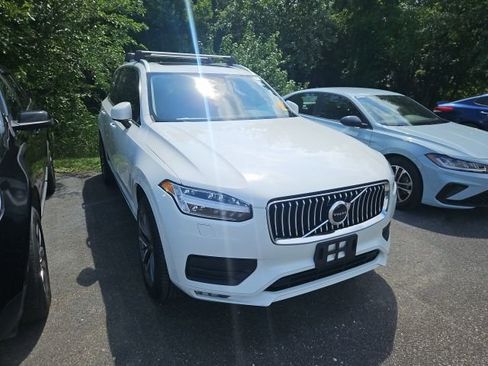 Used 2021 Volvo XC90 T5 Momentum w/ Protection Package Premier FWD image 3