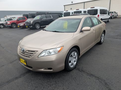 Used 2009 Toyota Camry LE FWD image 4