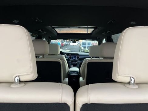 Used 2023 Cadillac XT6 Sport w/ Technology Package image 8