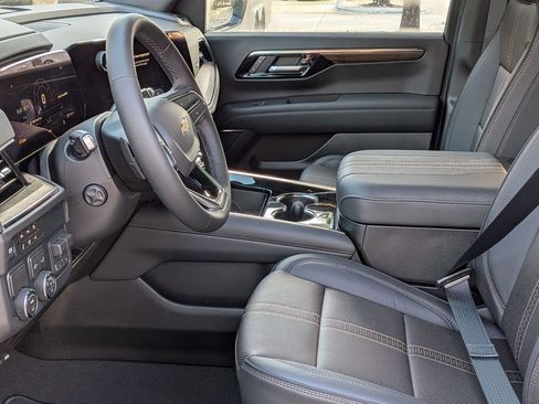 New 2026 Chevrolet Suburban High Country RWD image 18